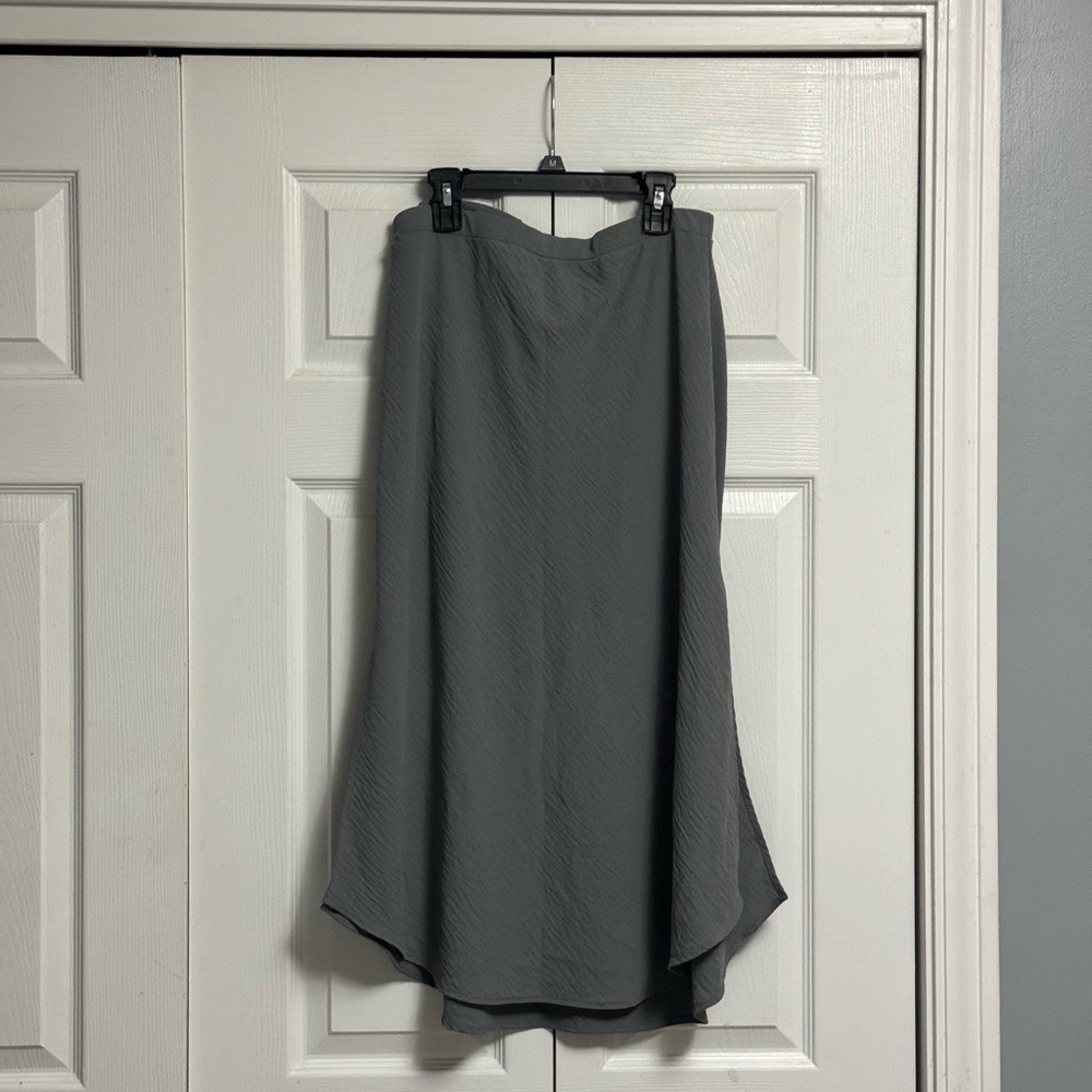 Violet & Clare skirt with slits size medium